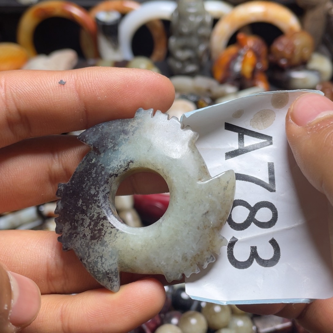 和田玉（糖玉）挂件未镶嵌