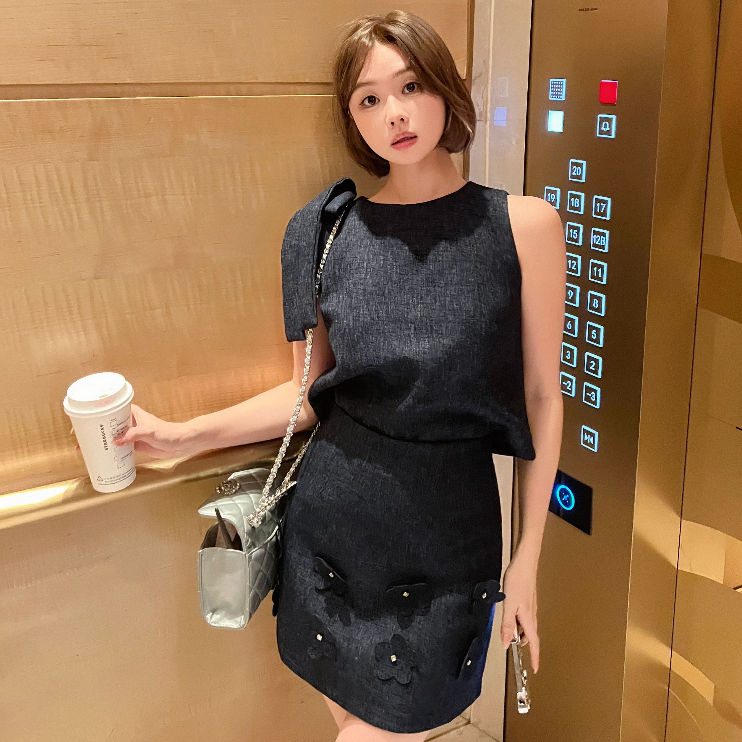   LC240381短款上衣 LQ240212细节花朵半裙