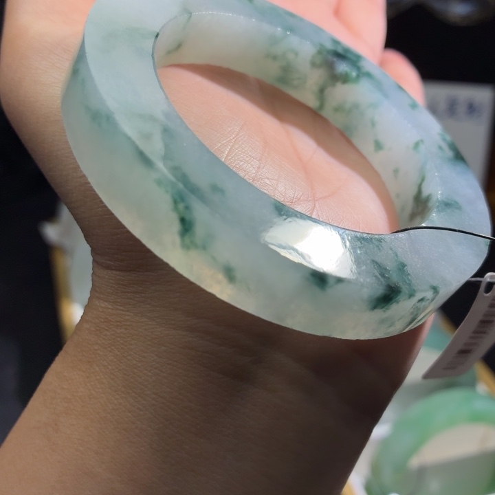 定制翡翠未镶嵌翡翠手镯