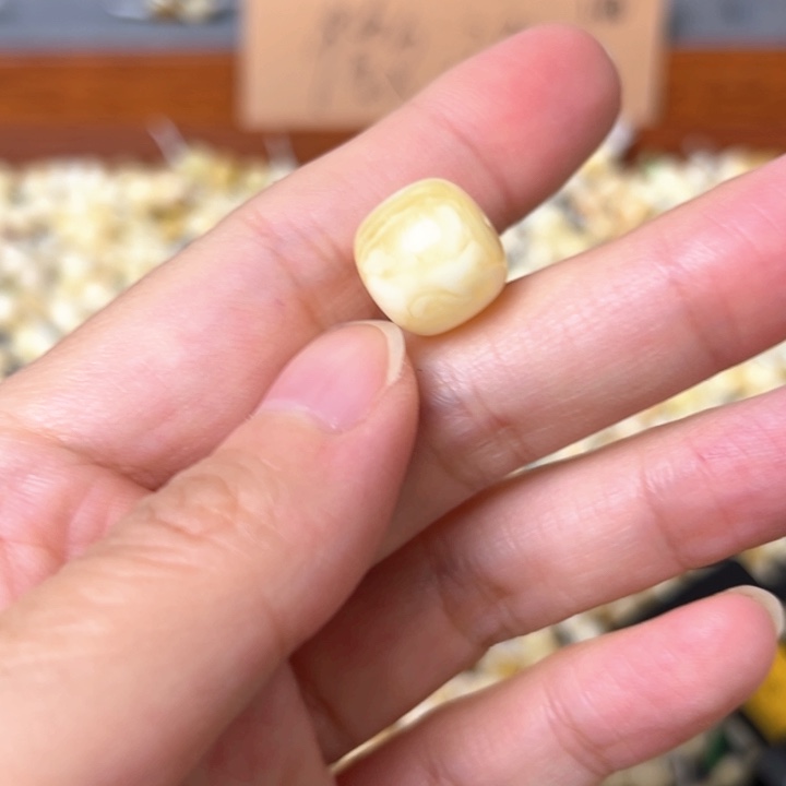 蜜蜡未镶嵌裸石12.6mm一个