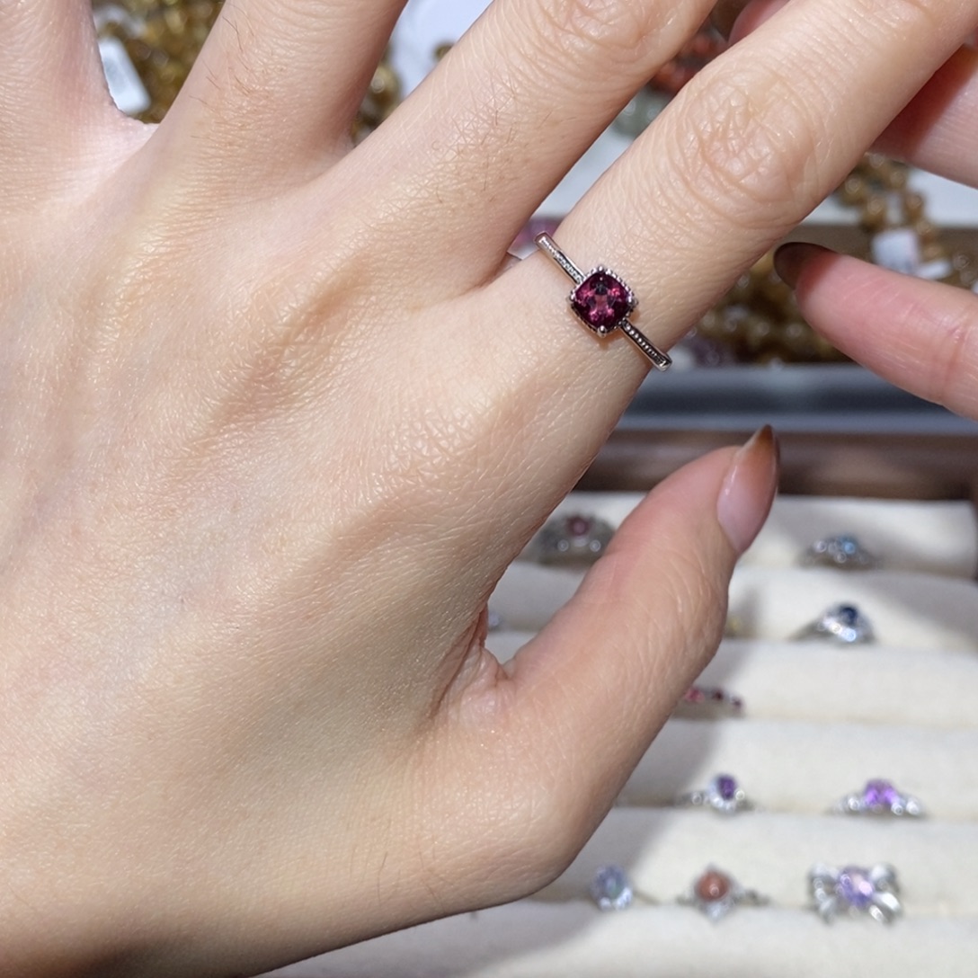 未镶嵌水晶手串石榴石戒指