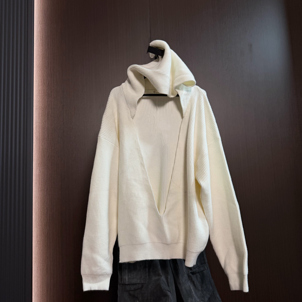 独特挖空   毛衣