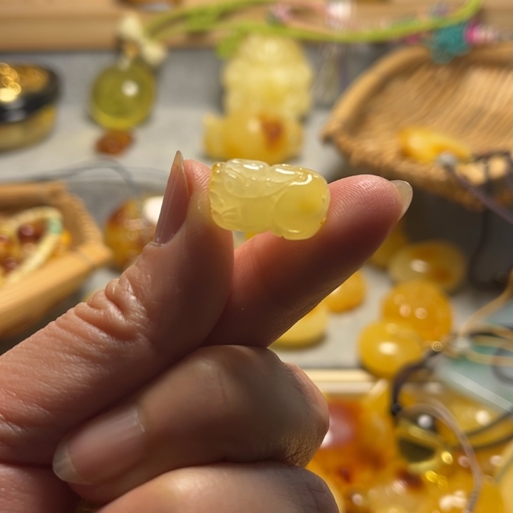 琥珀颈饰未镶嵌蜜蜡