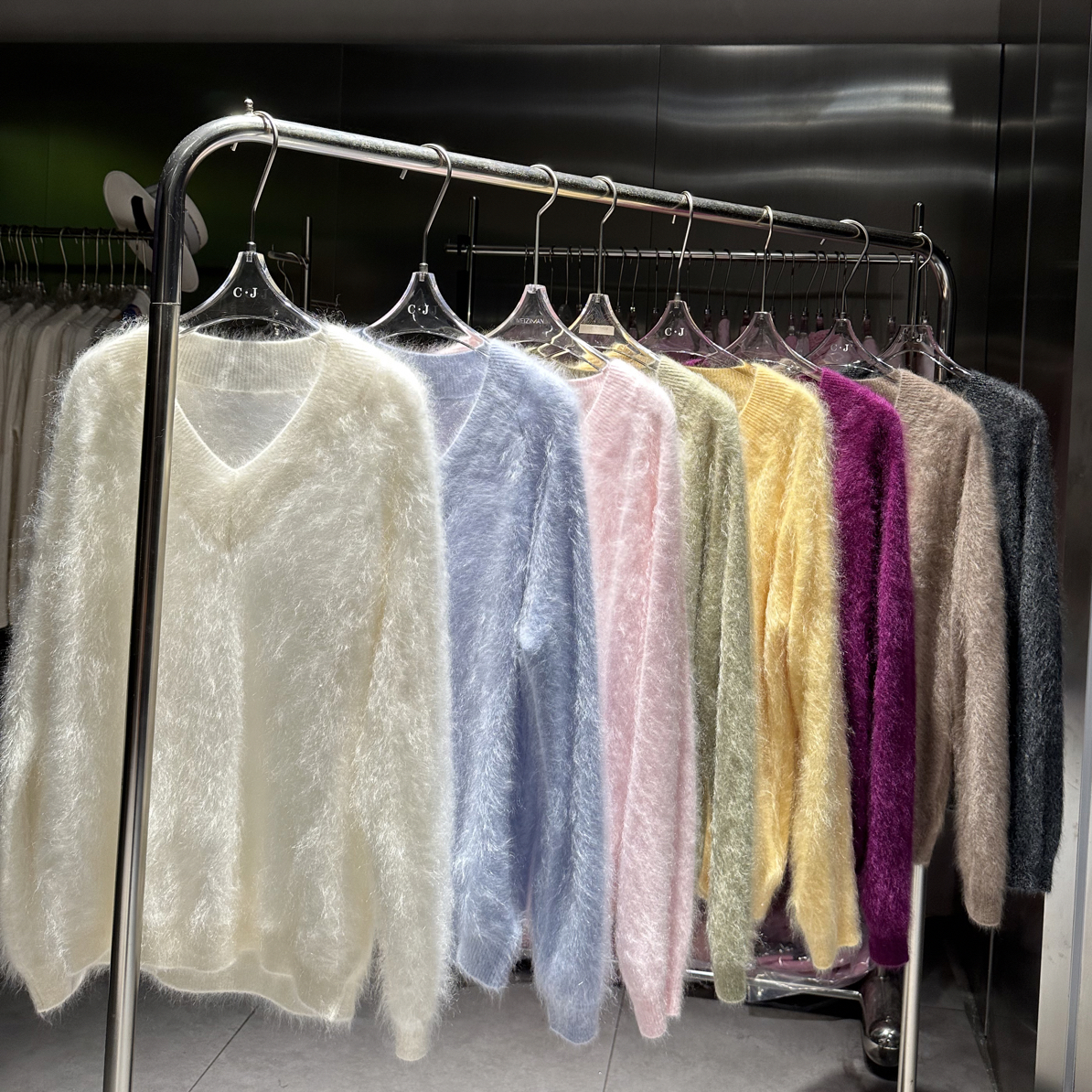 2025大V领多色山羊绒拉绒毛衣上衣