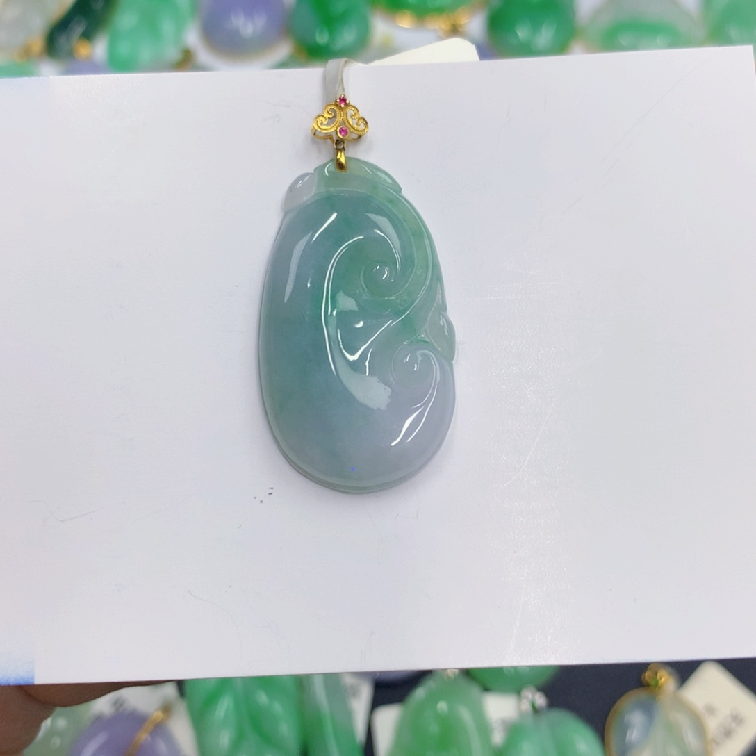 翡翠18K金镶嵌颈饰翡翠