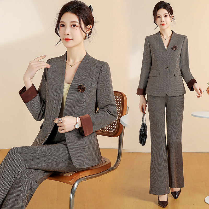 时尚干练休闲套装女秋季2025新款修身减龄西服职业装微喇裤两件套