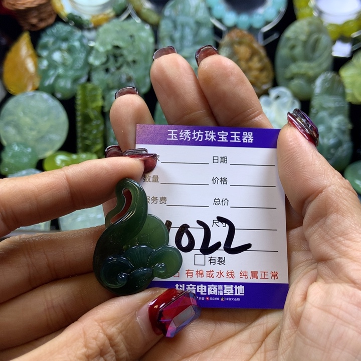 【闪购商品】蛇纹石玉颈饰未镶嵌皈*