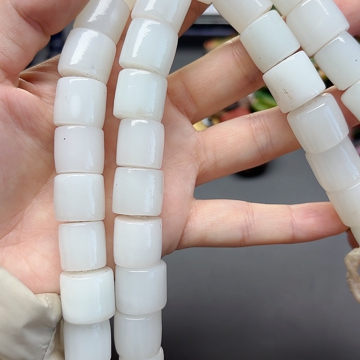 琉璃颈饰琉璃琉璃白色桶珠