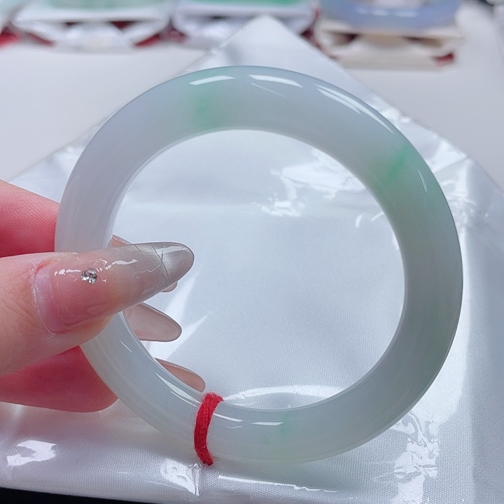 翡翠手镯未镶嵌缅甸