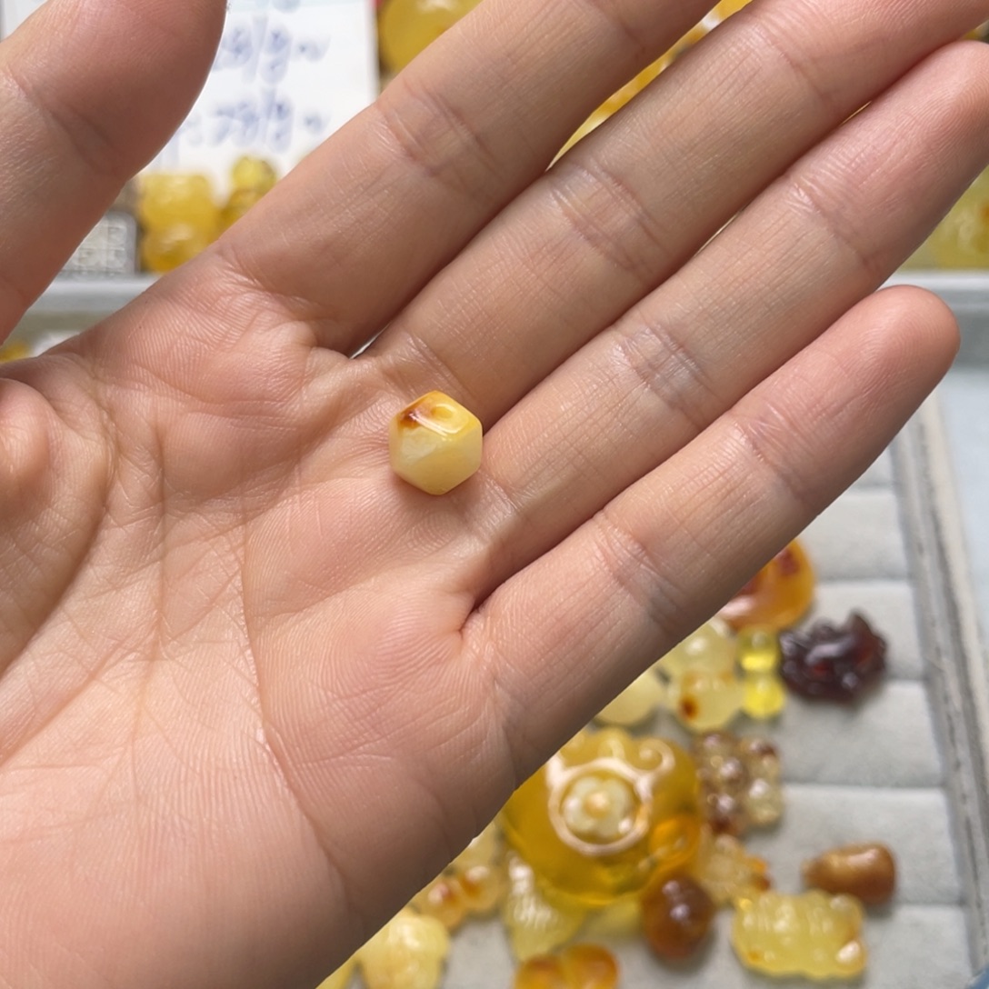 *****琥珀未镶嵌裸石天然琥珀
