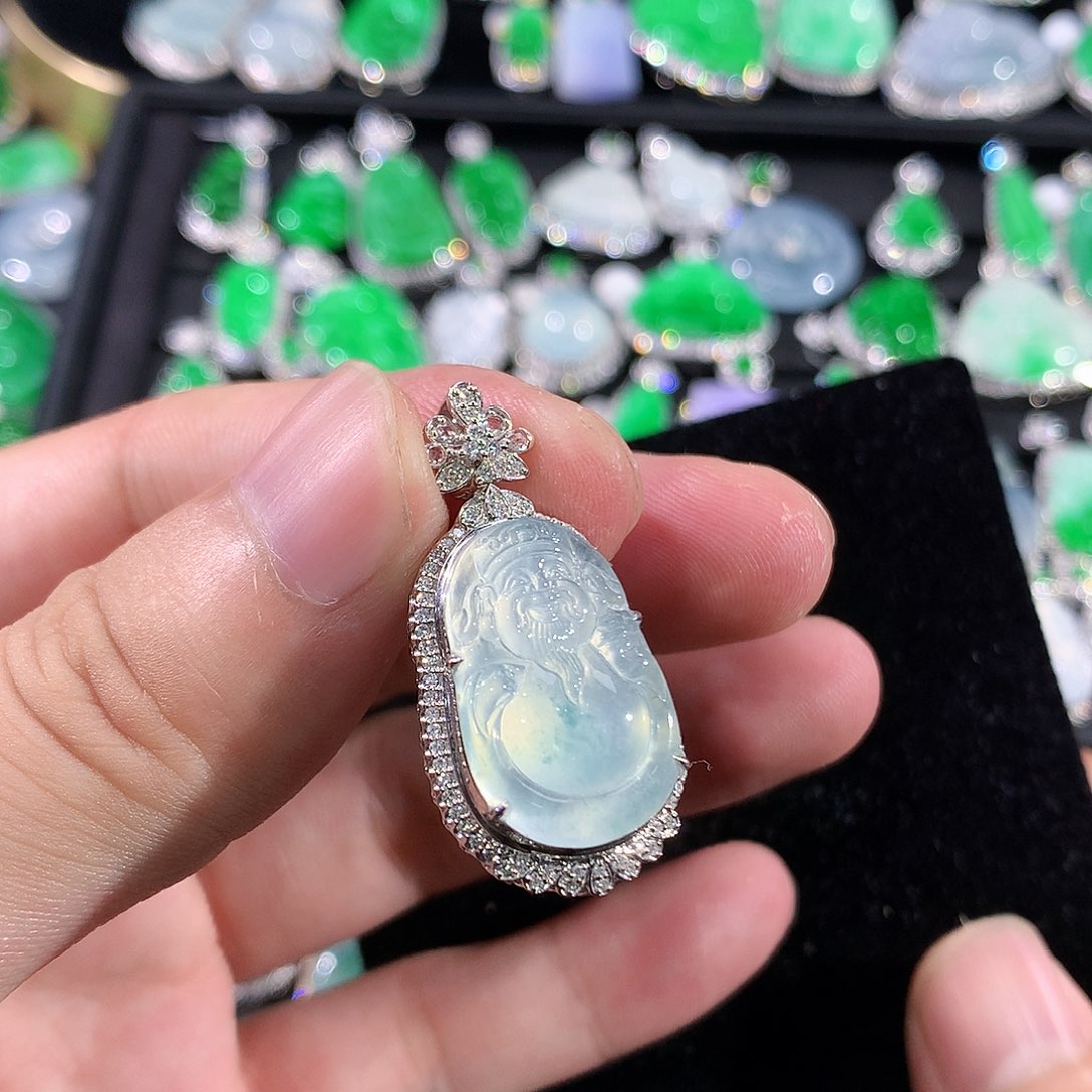 翡翠18K金镶嵌颈饰