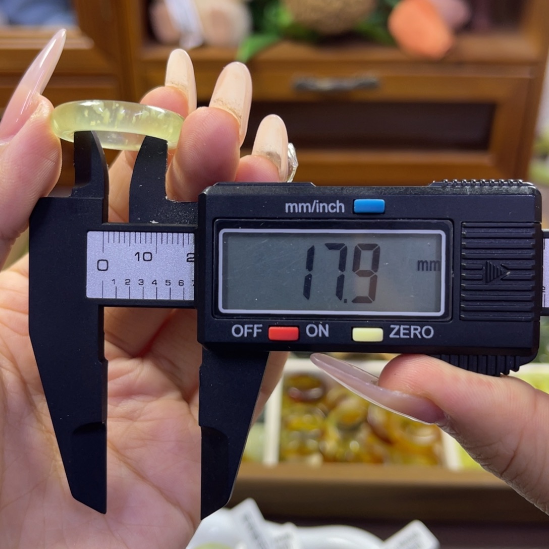 蛇纹石玉未镶嵌手镯154