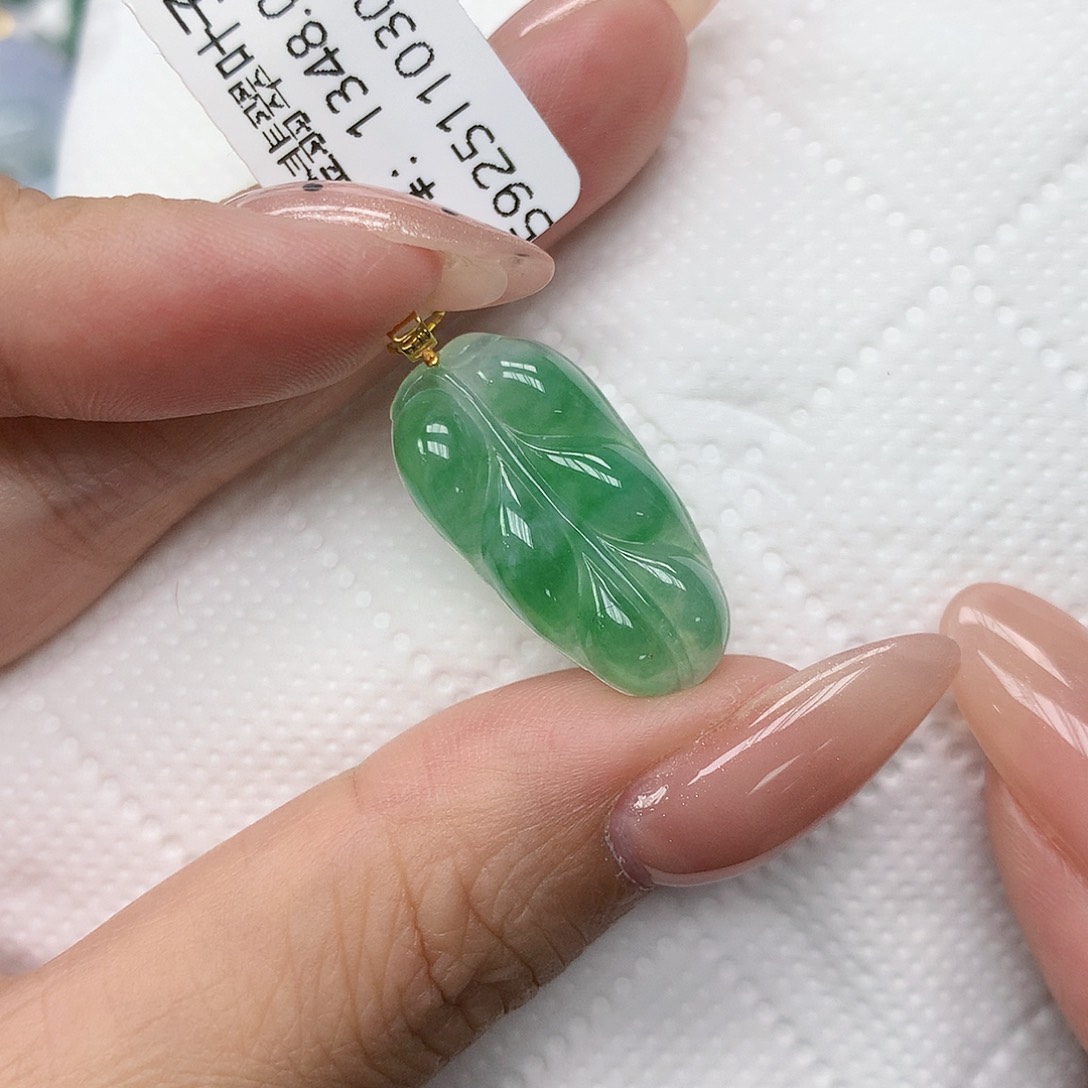 颈饰18K金镶嵌翡翠