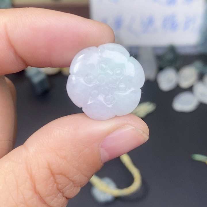 翡翠颈饰未镶嵌花