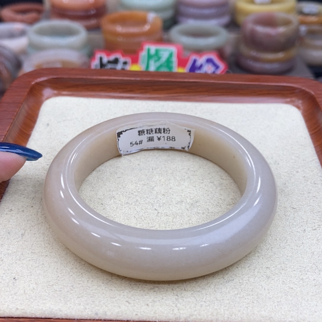 石英质玉手镯未镶嵌