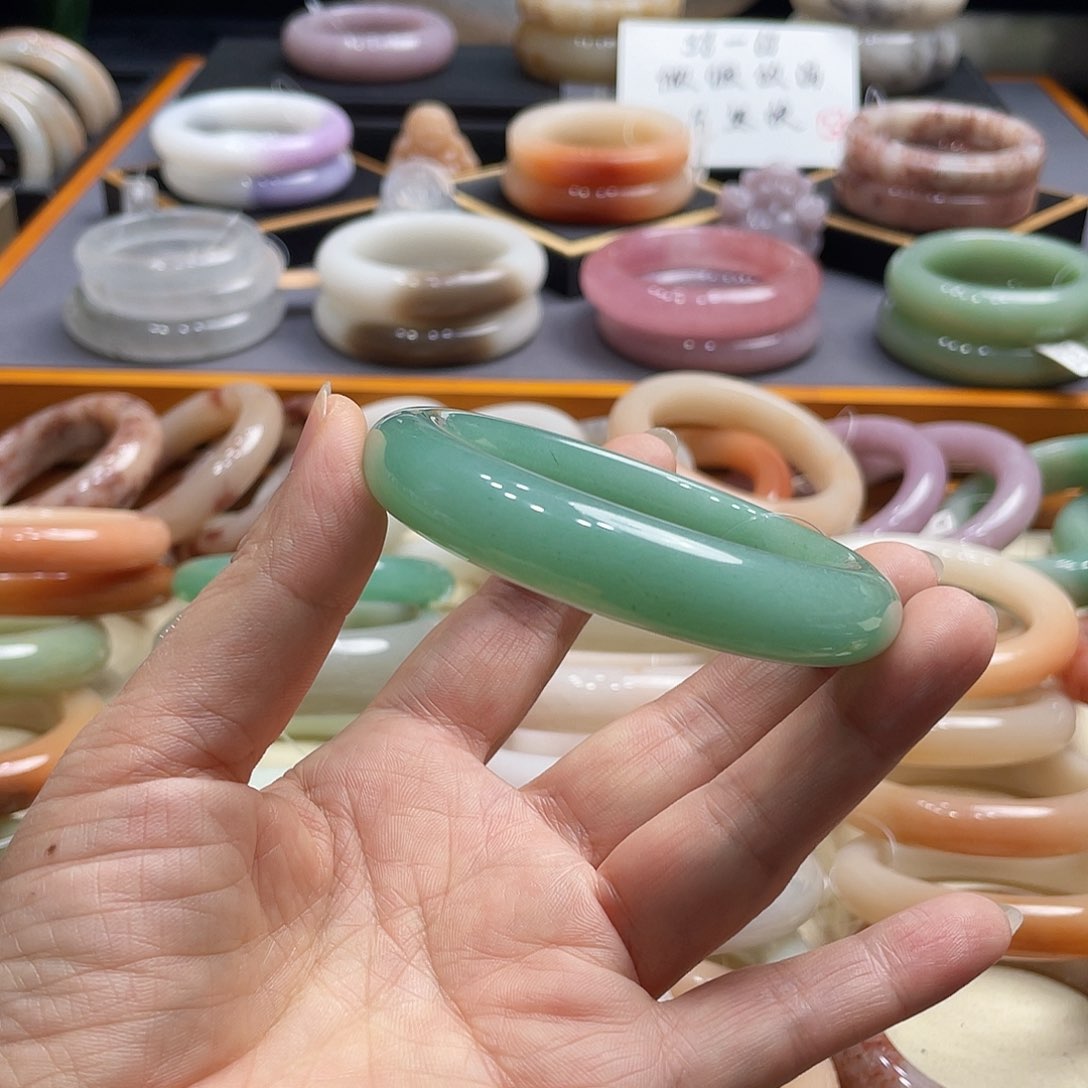 未镶嵌手镯石英岩玉边*边