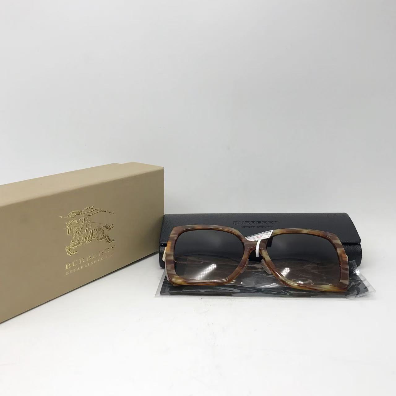 未使用 BURBERRY/博柏利 洋诚二手 巴宝莉墨镜