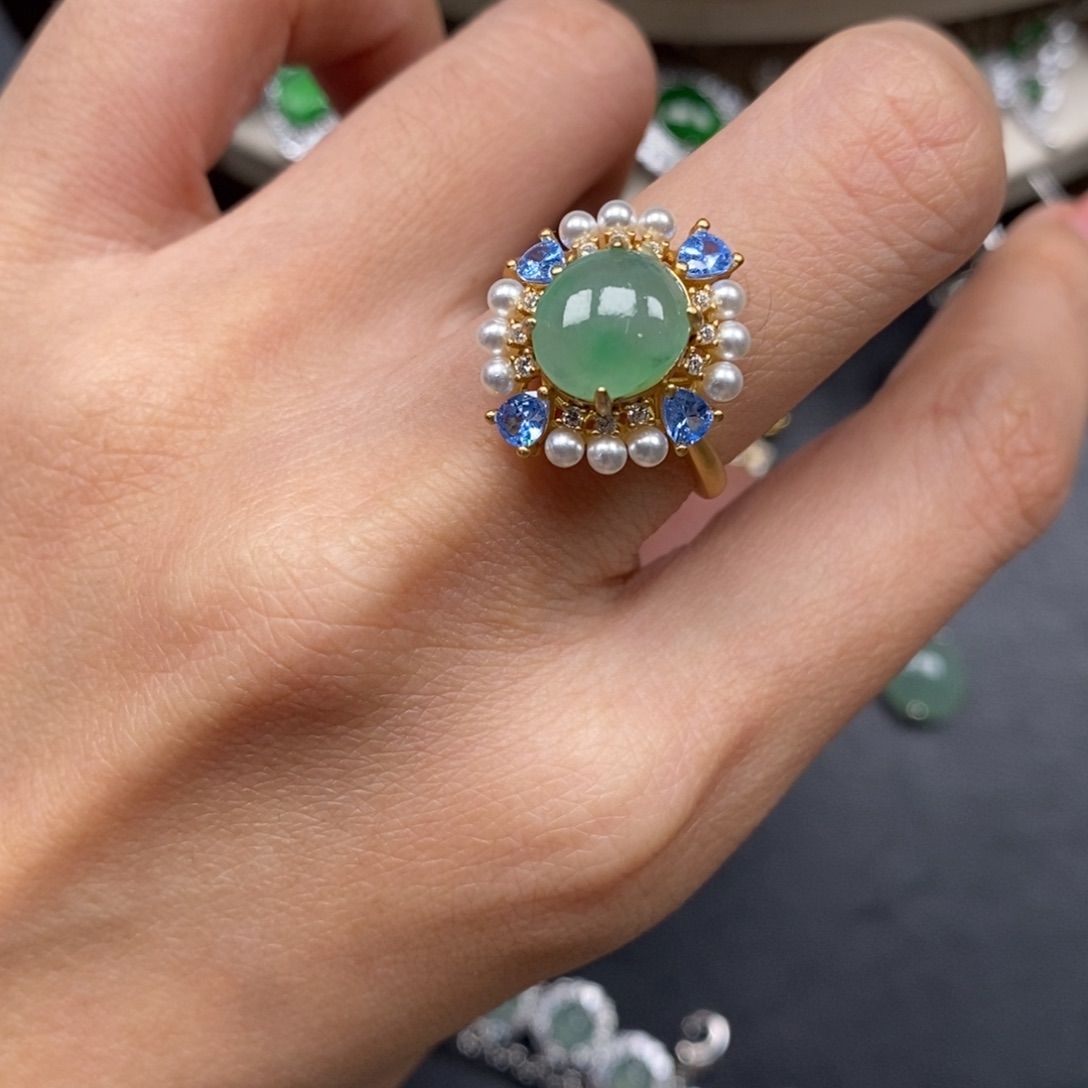 翡翠颈饰未镶嵌翡翠