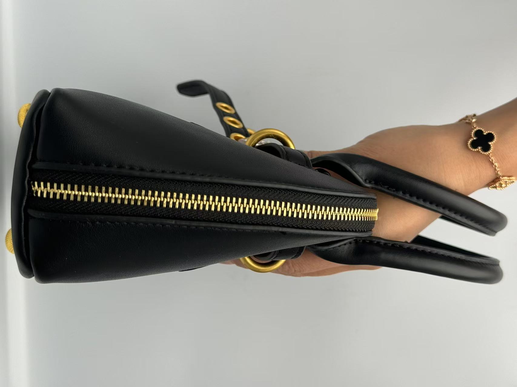 时尚潮流真皮女包贝壳包（拍一发二，+主播同款手链）