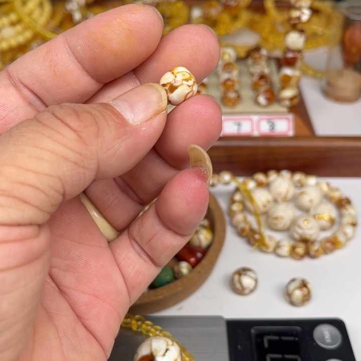 琥珀裸石未镶嵌飞*19号