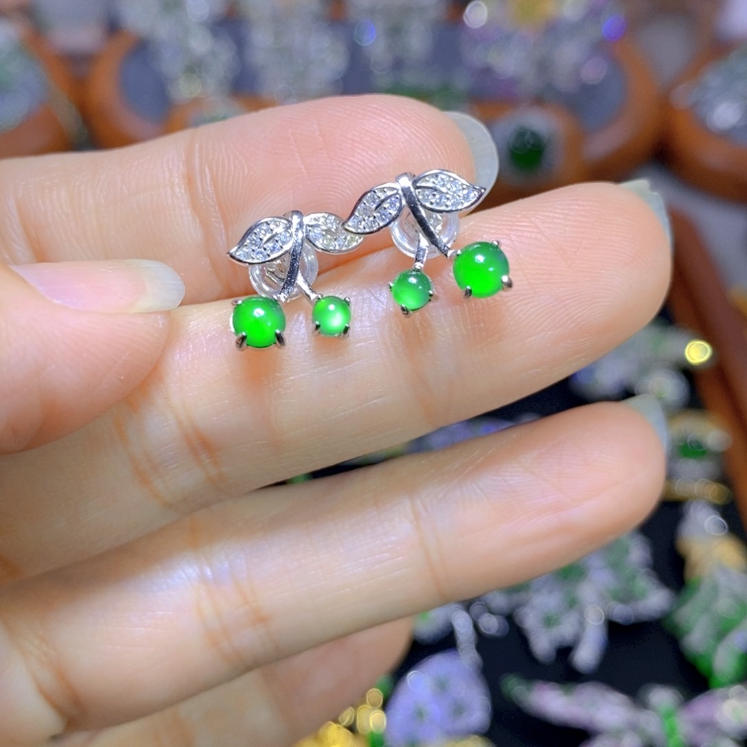 翡翠颈饰银S925镶嵌天然翡翠