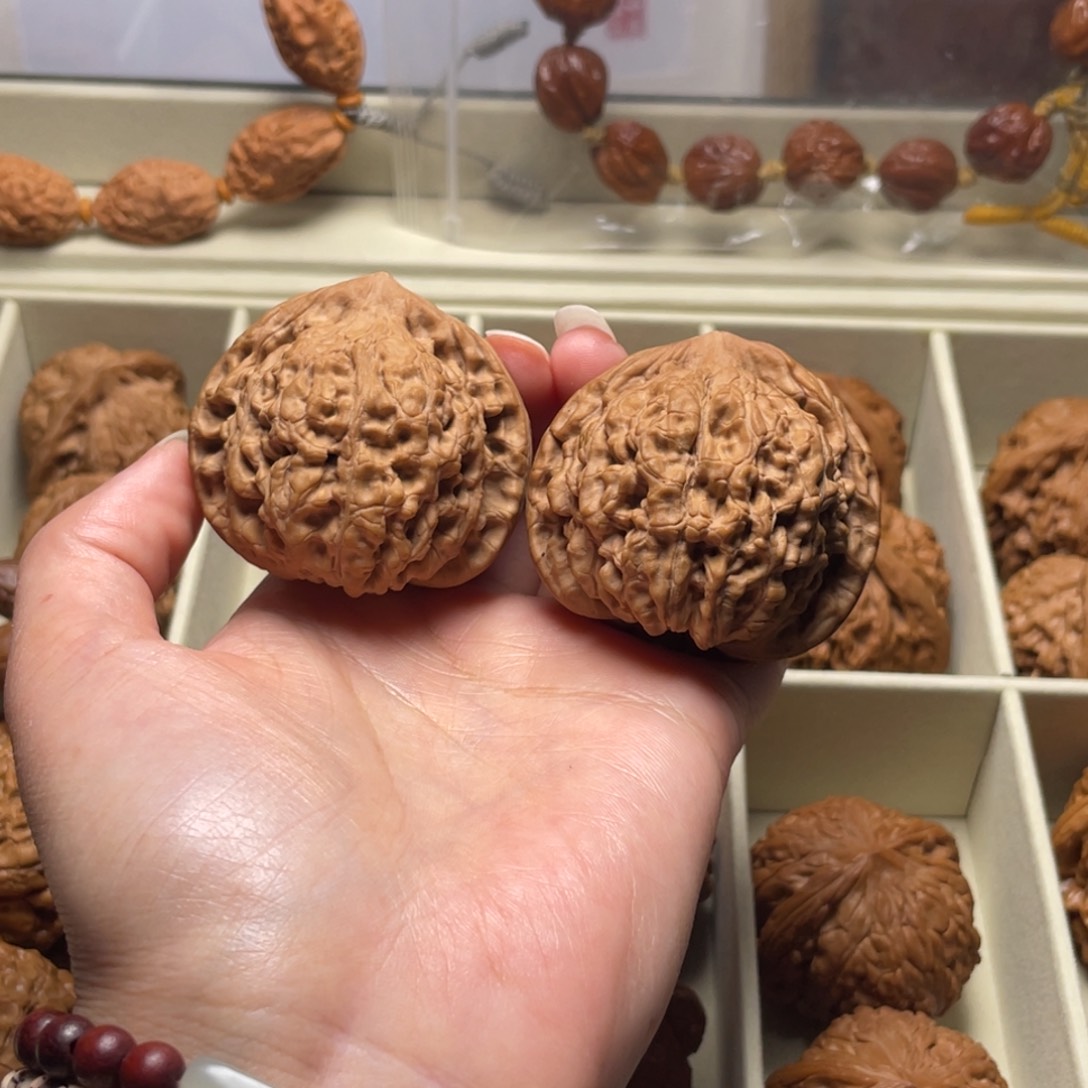 文玩核桃吊坠矮壮官帽