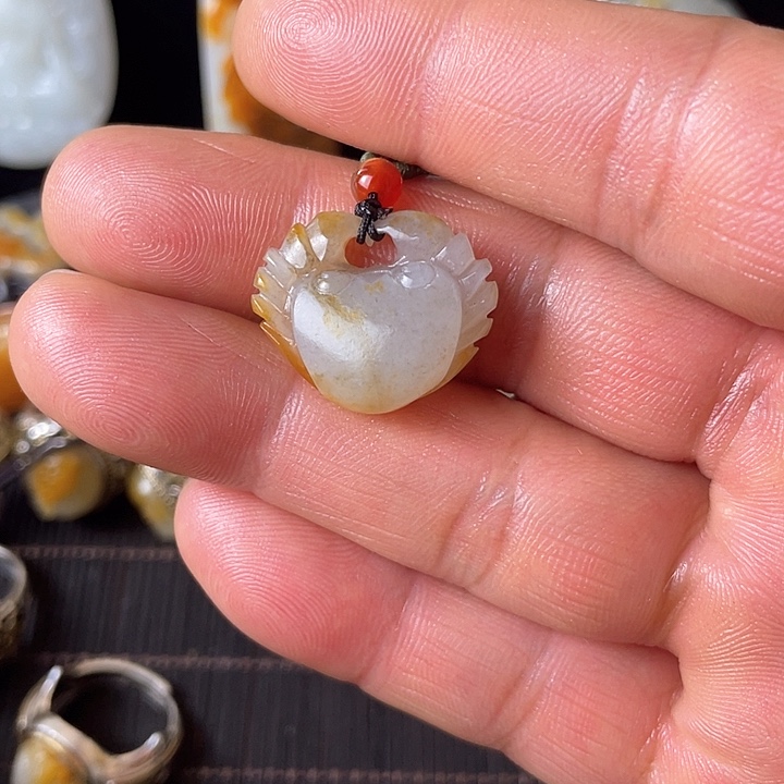 和田玉颈饰未镶嵌爱**仇