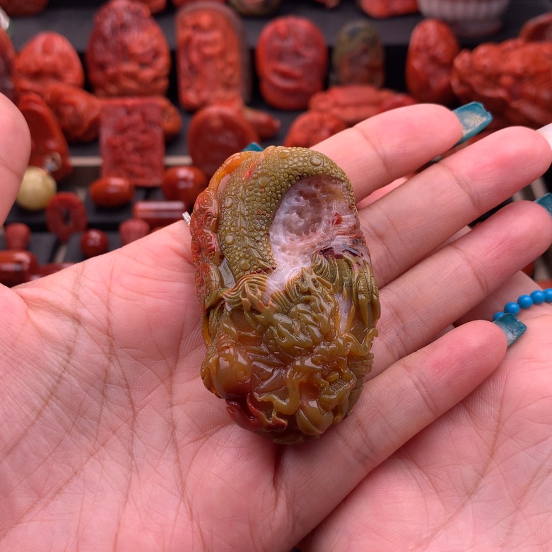 南红玛瑙南红云南原矿包浆龙吊坠36.7mm未镶嵌