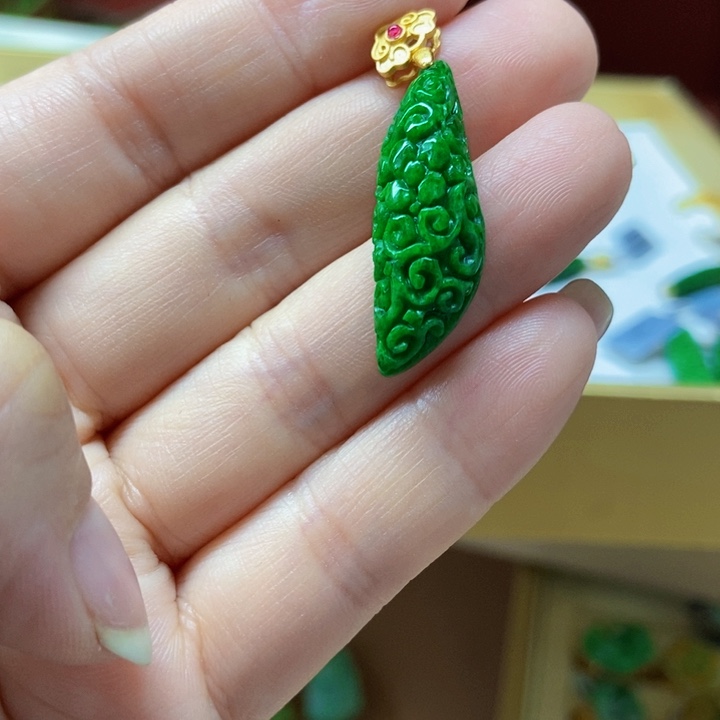 翡翠未镶嵌颈饰吊坠
