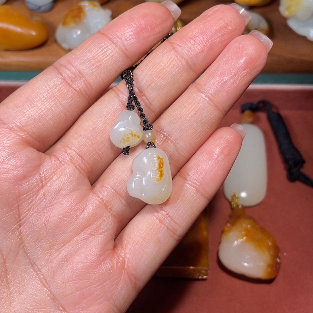 颈饰未镶嵌和田玉