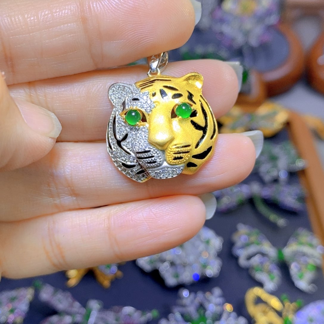 翡翠颈饰银S925镶嵌天然翡翠