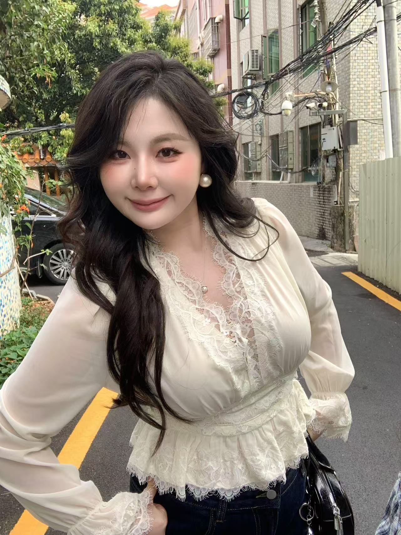 【大小姐】现货“春日来信”法式重工设计感蕾丝拼接V领收腰长袖小衫