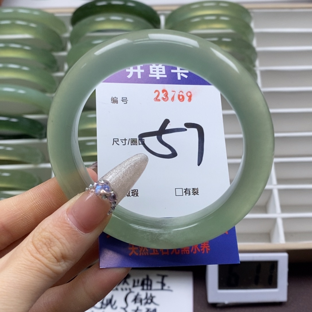 蛇纹石玉手镯未镶嵌