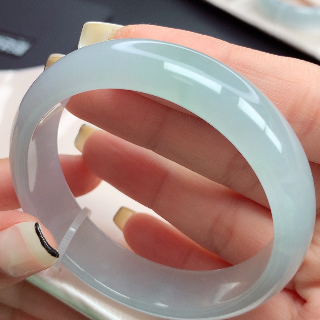 翡翠手镯未镶嵌55-56圈口