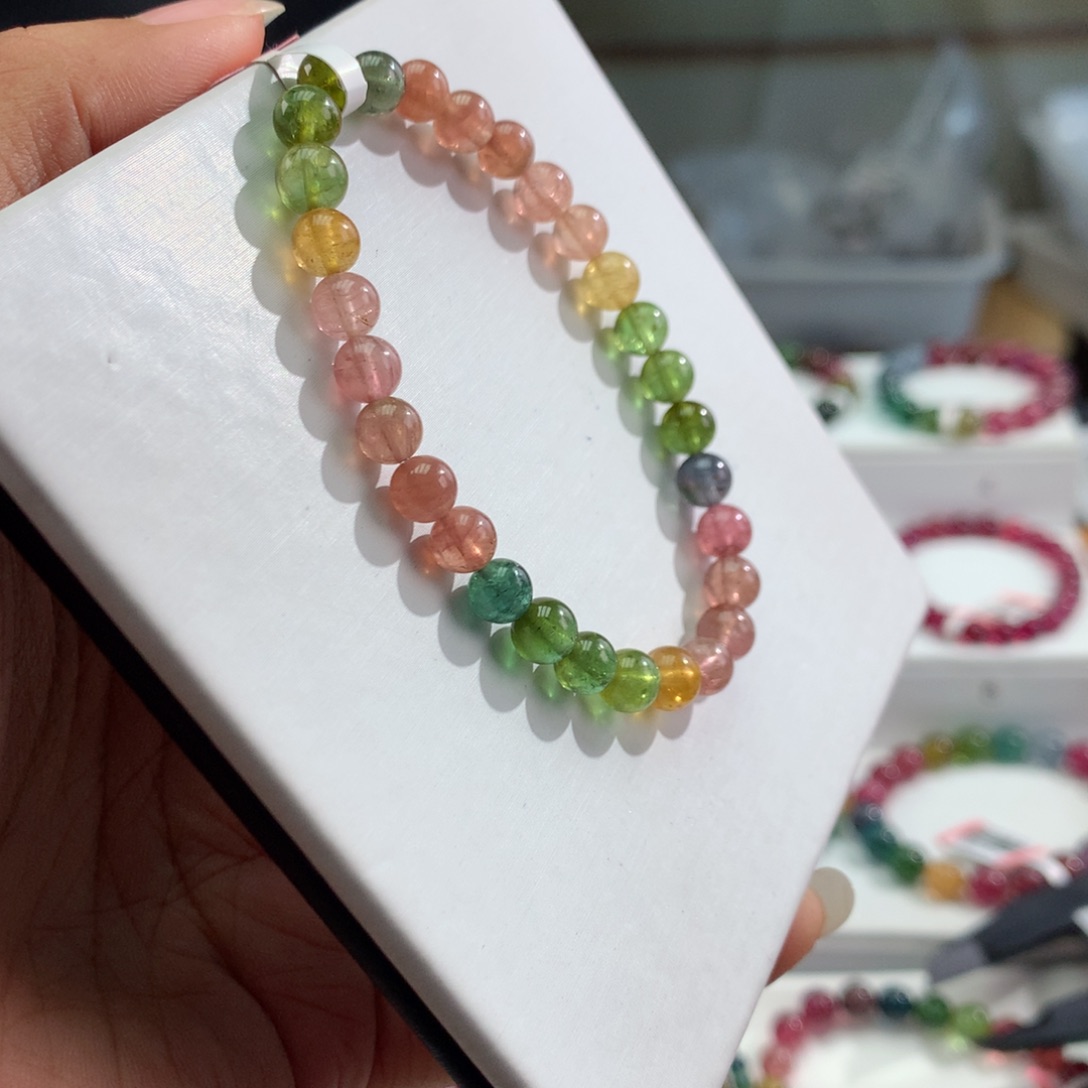 碧玺手链未镶嵌    6mm。