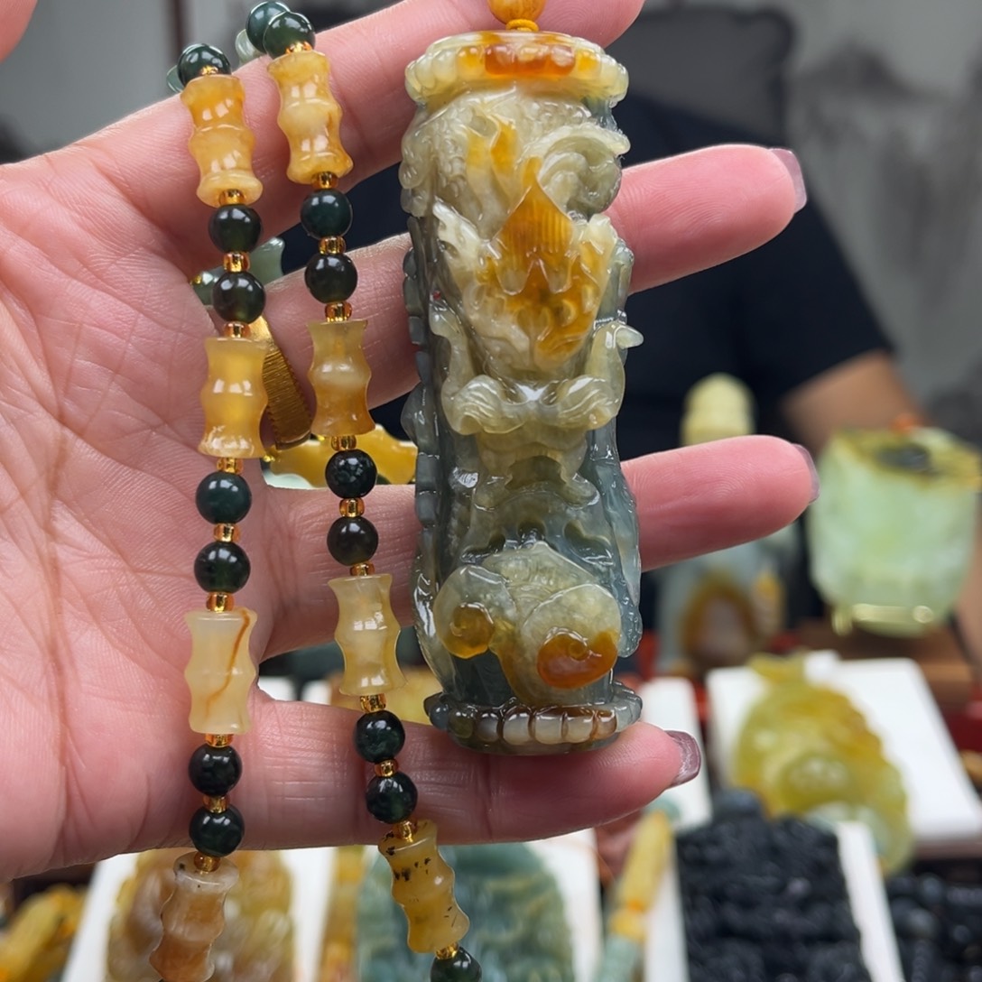 静****蛇纹石玉未镶嵌颈饰挂件