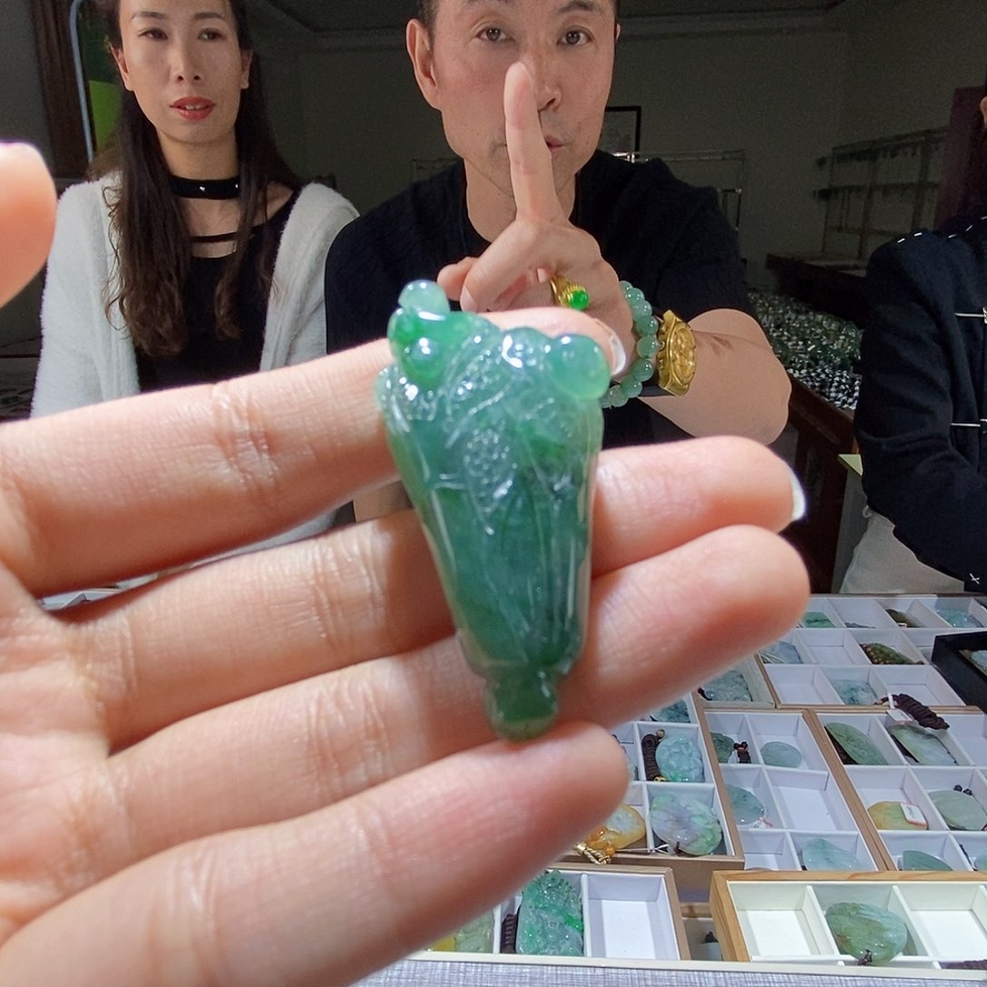 翡翠未镶嵌颈饰翡翠