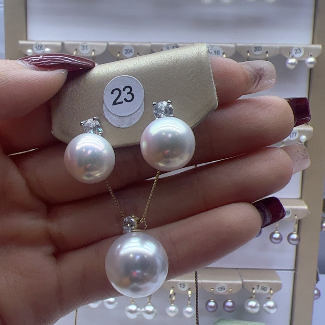 淡水珍珠吊坠(赠链)18K金镶嵌