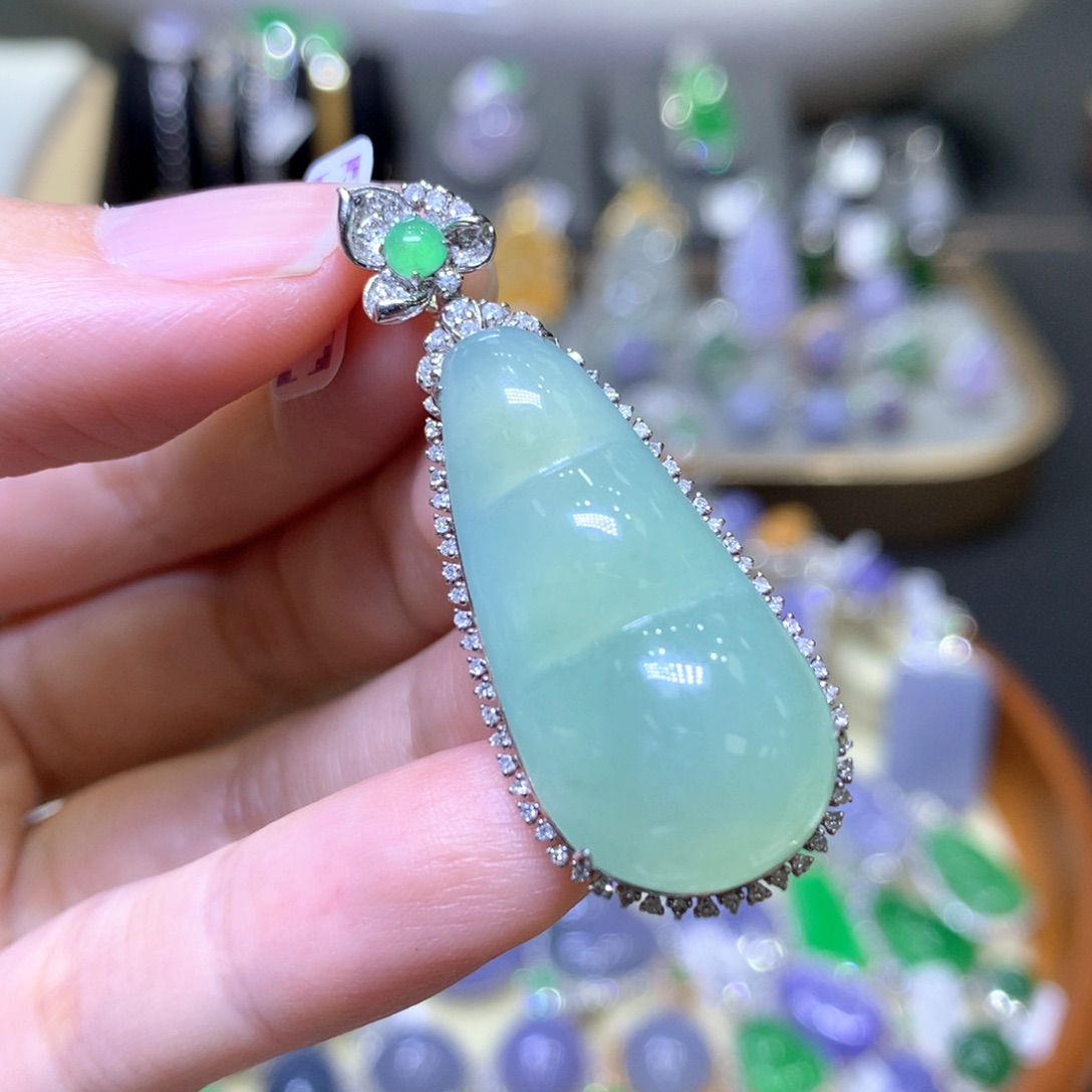 【闪购商品】翡翠颈饰18K金镶嵌翡翠吊坠项链