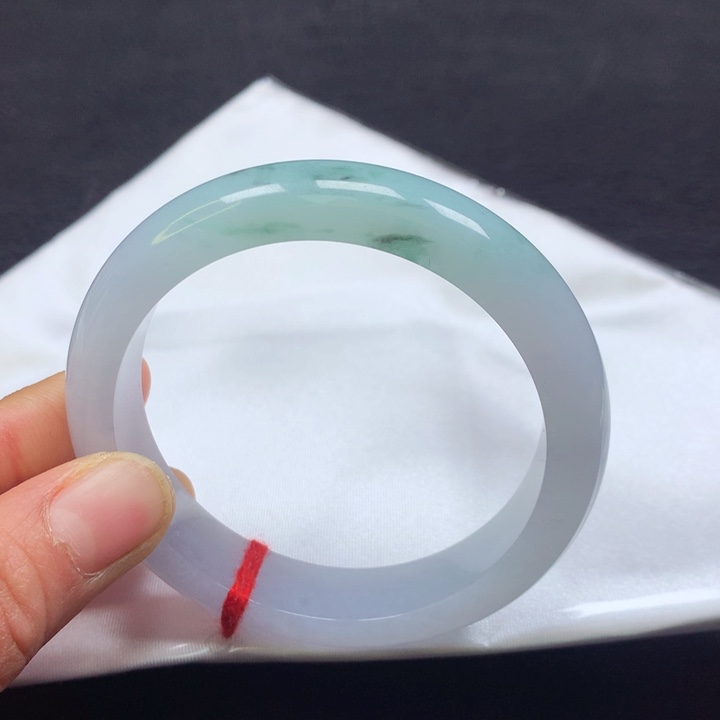 翡翠手镯未镶嵌55圈