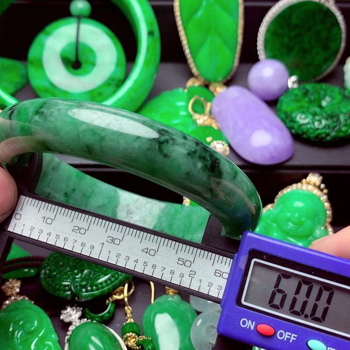 翡翠未镶嵌手镯A货