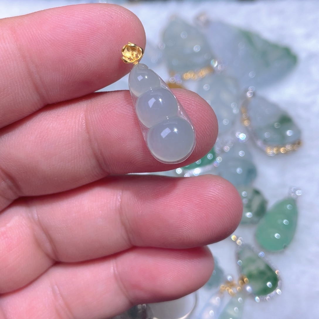 翡翠18K金镶嵌颈饰