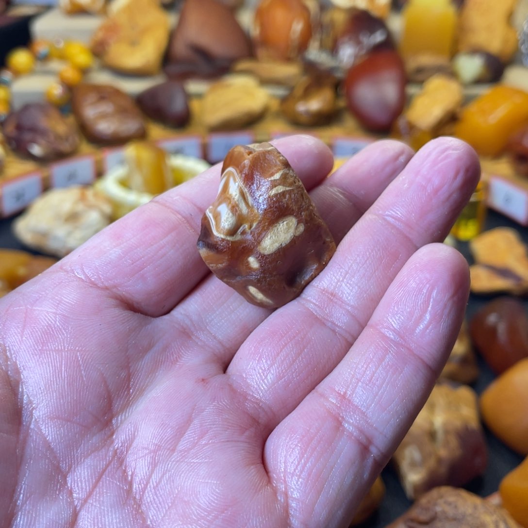 琥珀裸石未镶嵌红*肉天然蜜蜡
