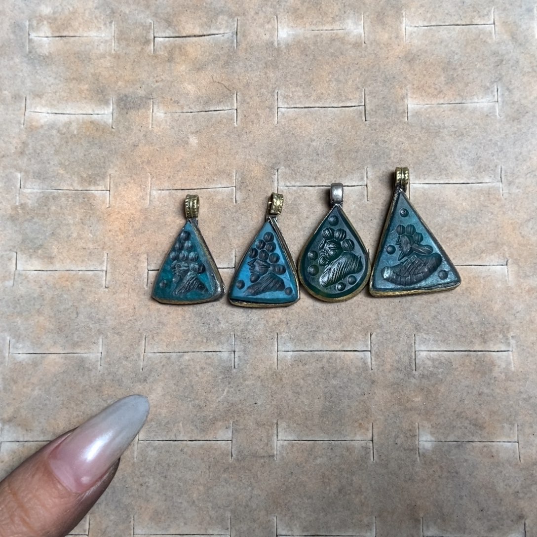 玻璃颈饰萨珊印章