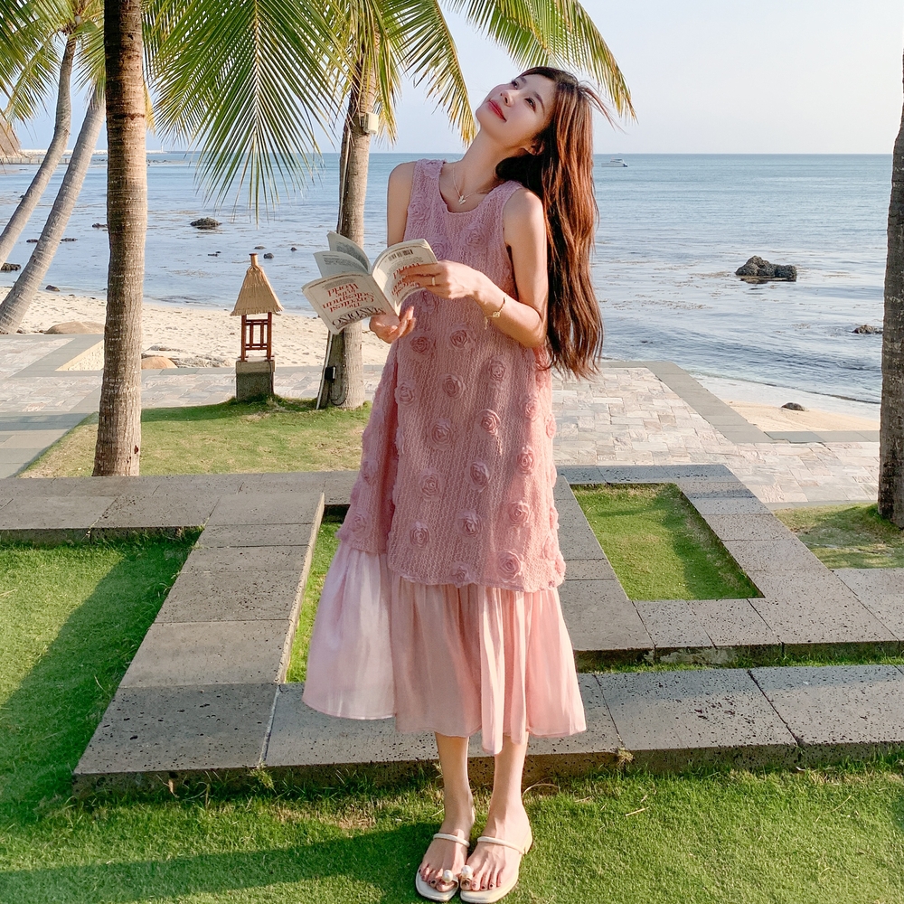 粉色法式温柔立体花朵无袖连衣裙2025新款独特漂亮度假风背心长裙