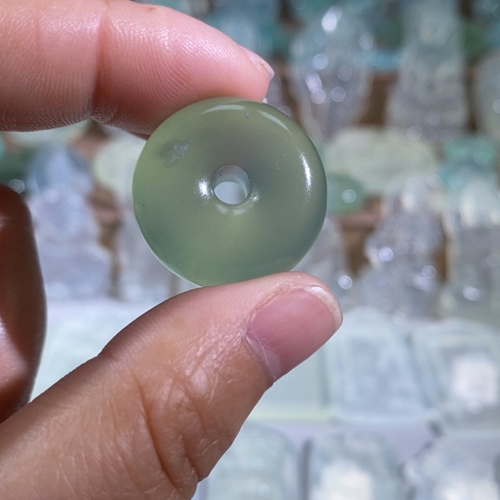 岫玉未镶嵌吊坠吊坠