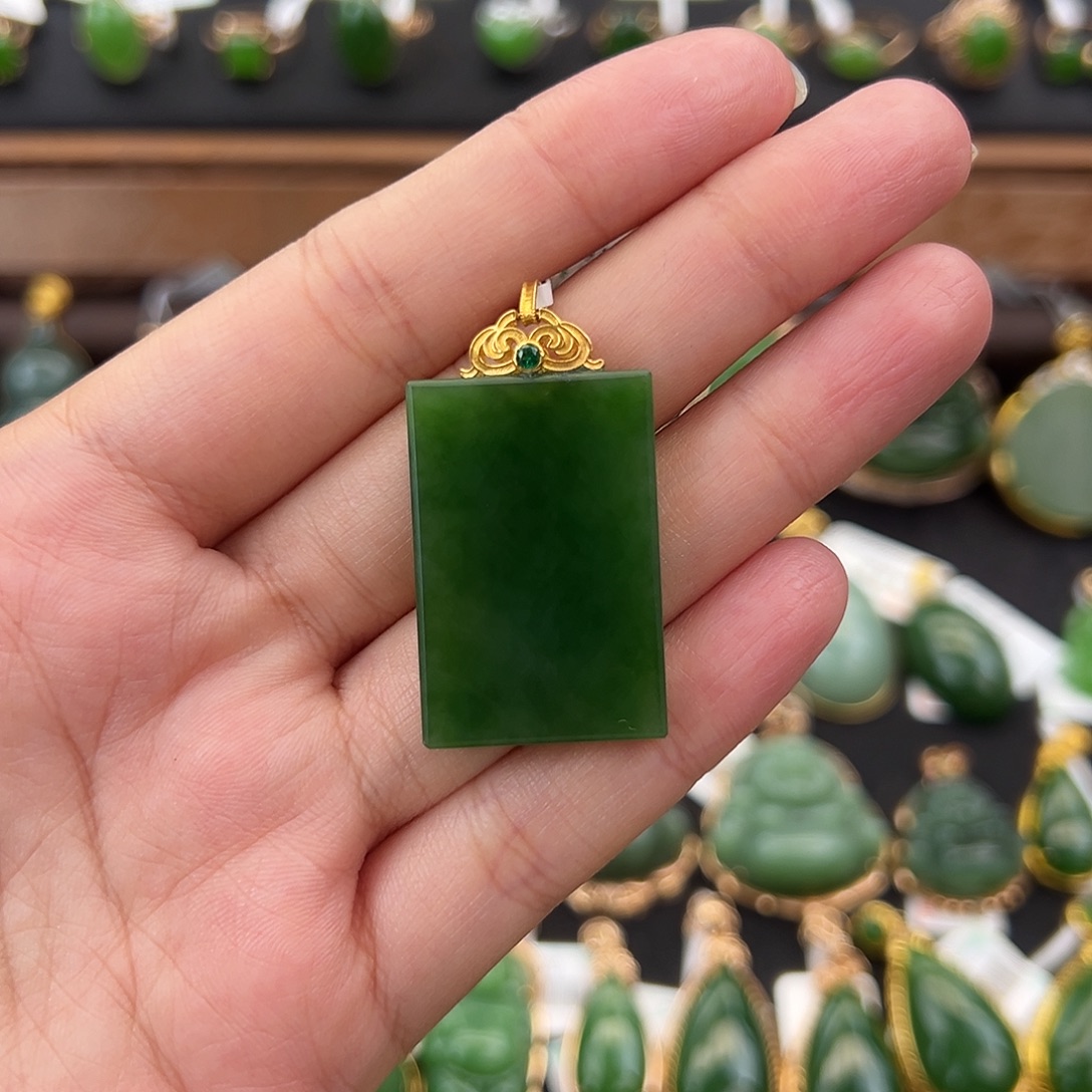 和田玉（碧玉）18K金镶嵌颈饰