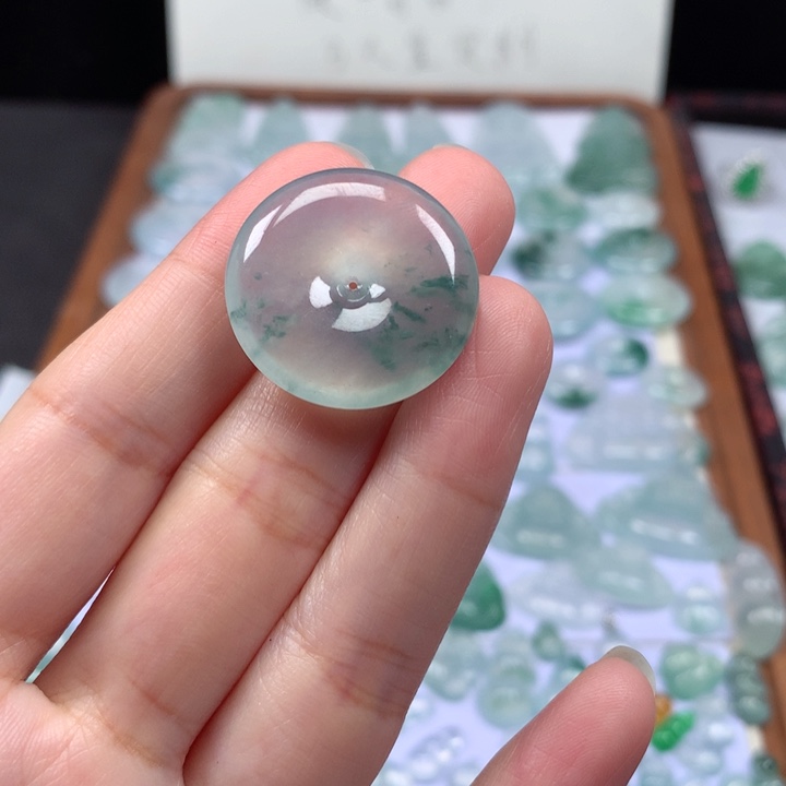 颈饰未镶嵌翡翠冰种飘花平安扣