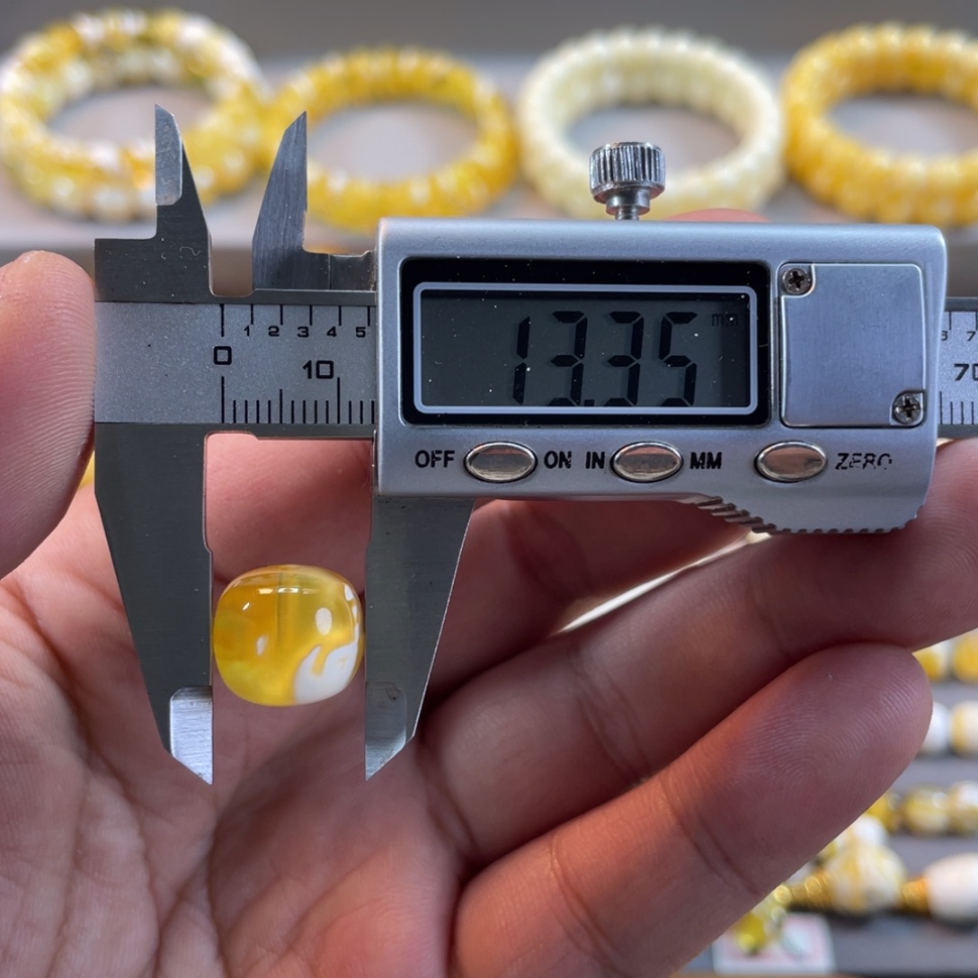 蜜蜡裸石未镶嵌耳****音金瓷白老型