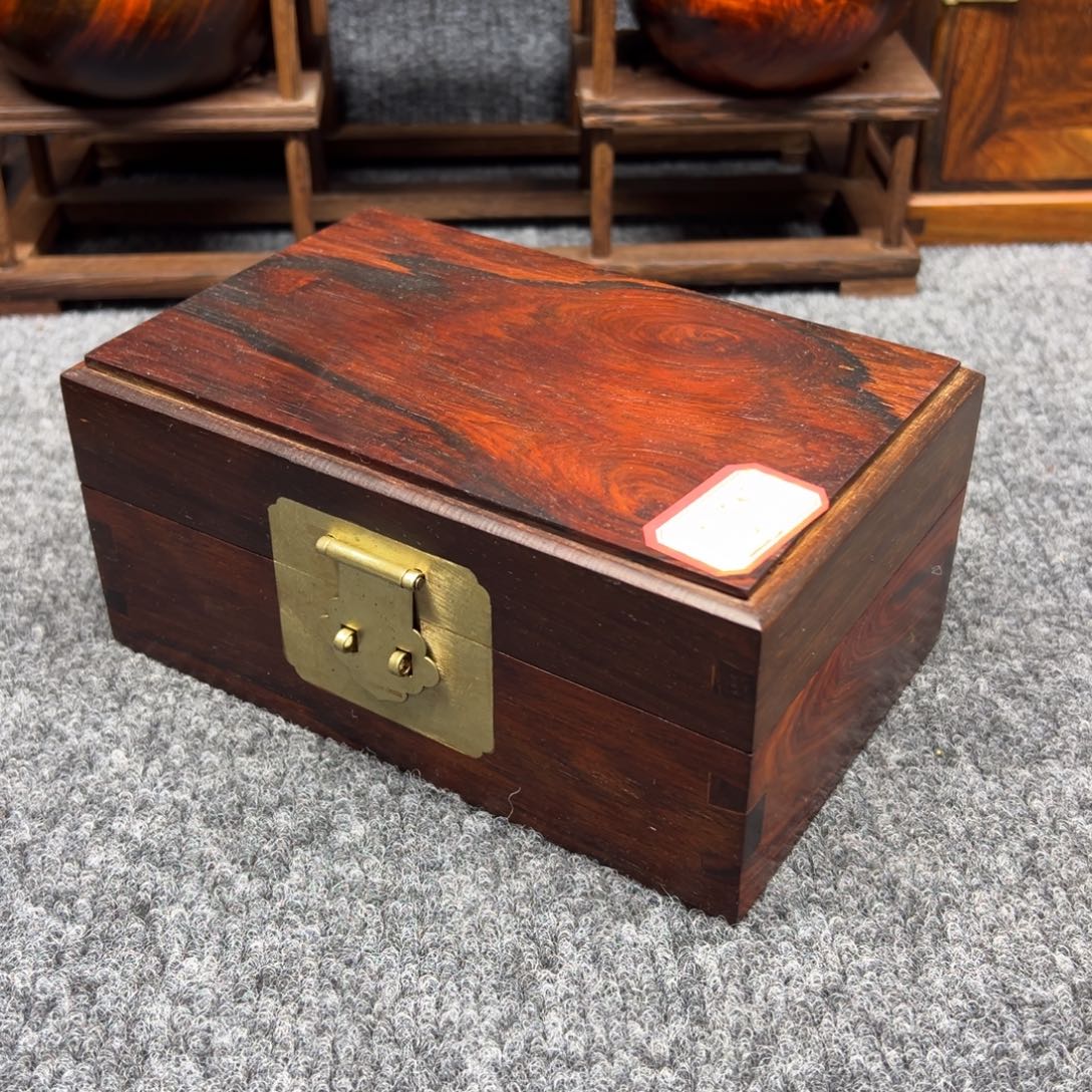 大红酸枝首饰盒尺寸18×11.5×8